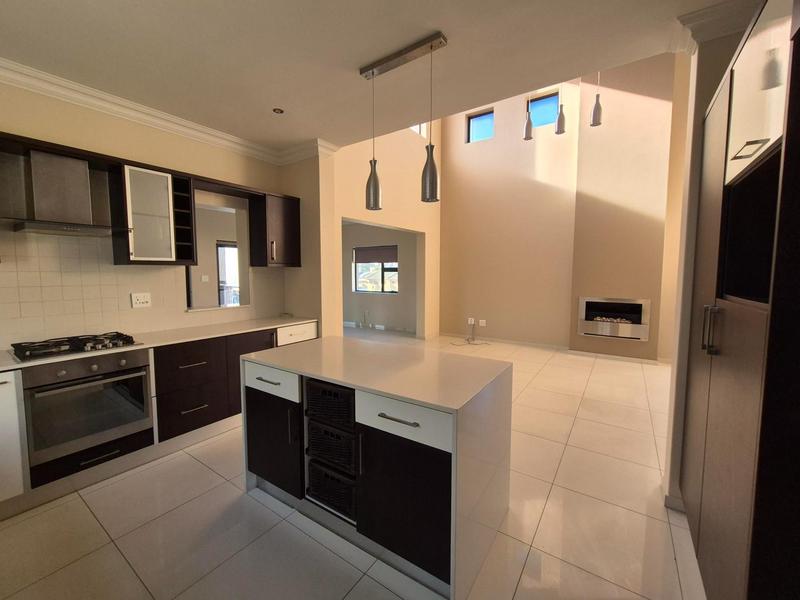 To Let 3 Bedroom Property for Rent in Bloubergrant Western Cape